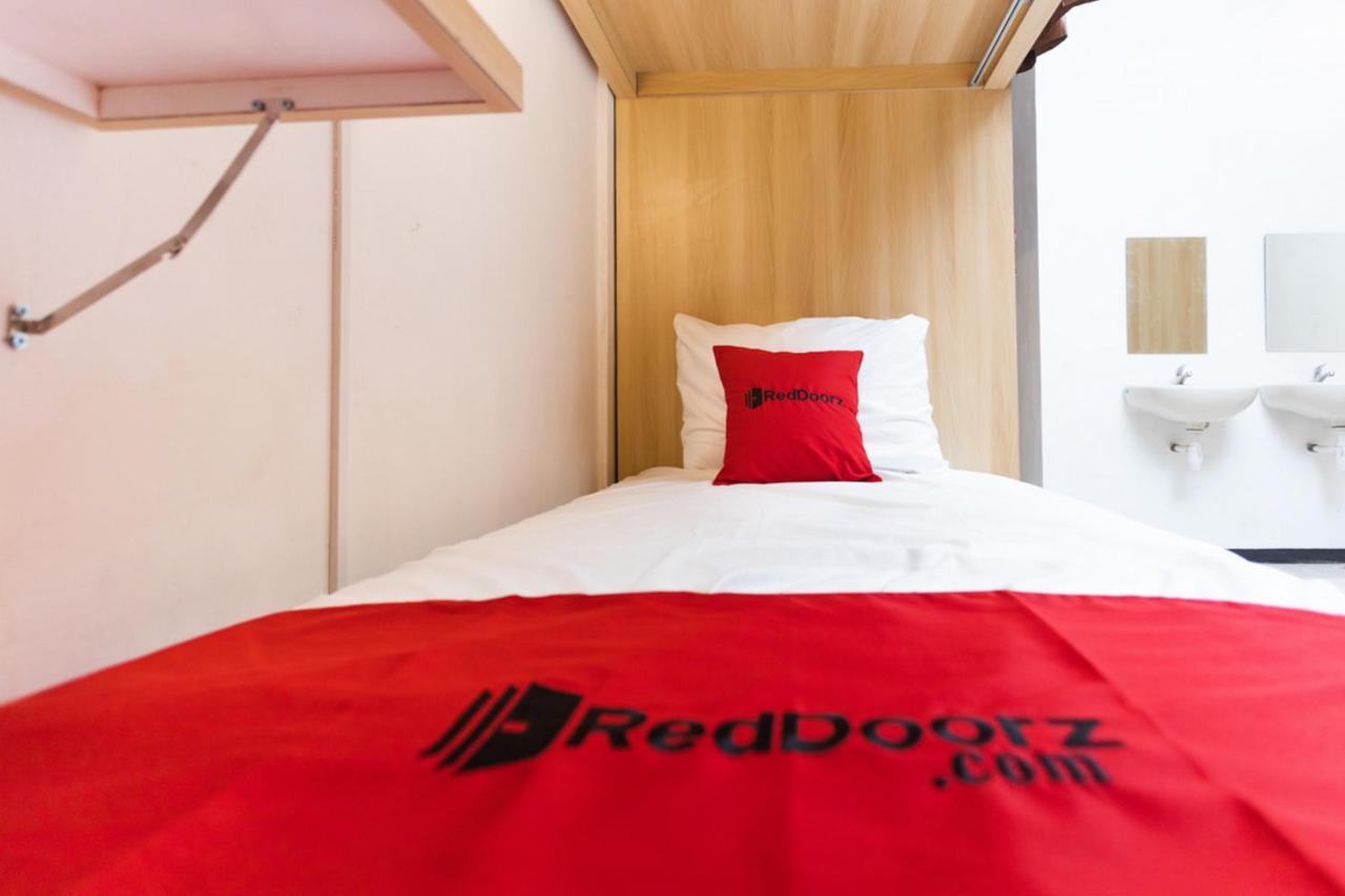 Reddoorz Hostel @ Malang City Center 2 Εξωτερικό φωτογραφία